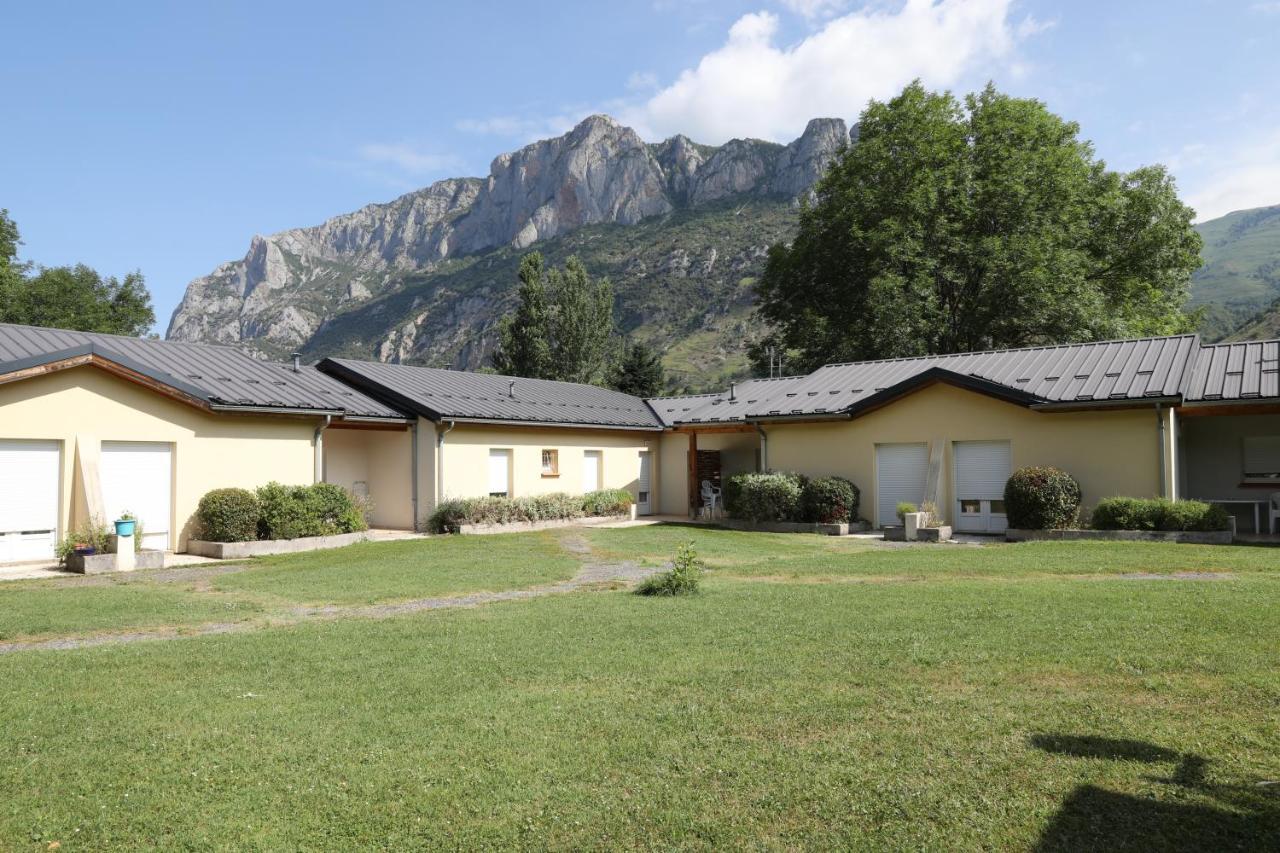 Complexe Des Oustalous Hotel Les Cabannes  Exterior photo