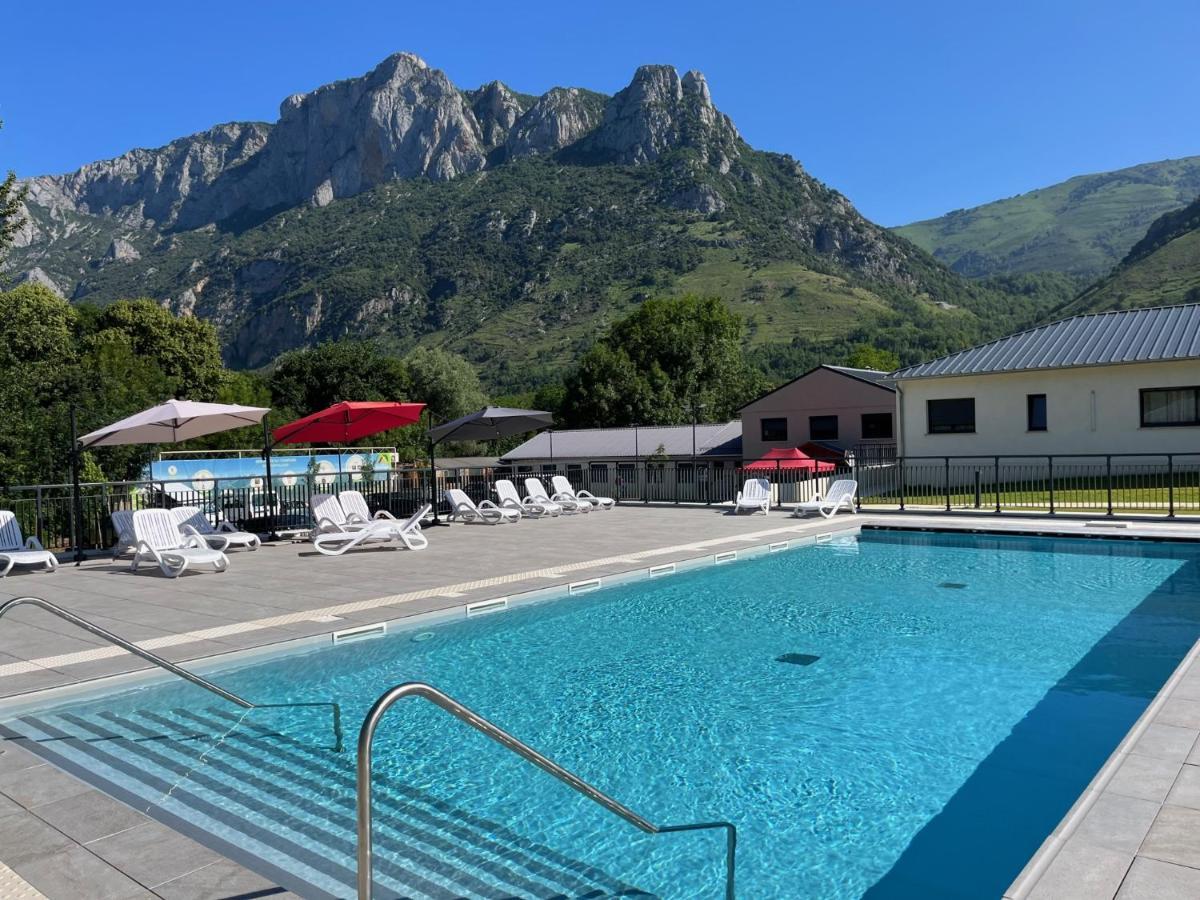 Complexe Des Oustalous Hotel Les Cabannes  Exterior photo