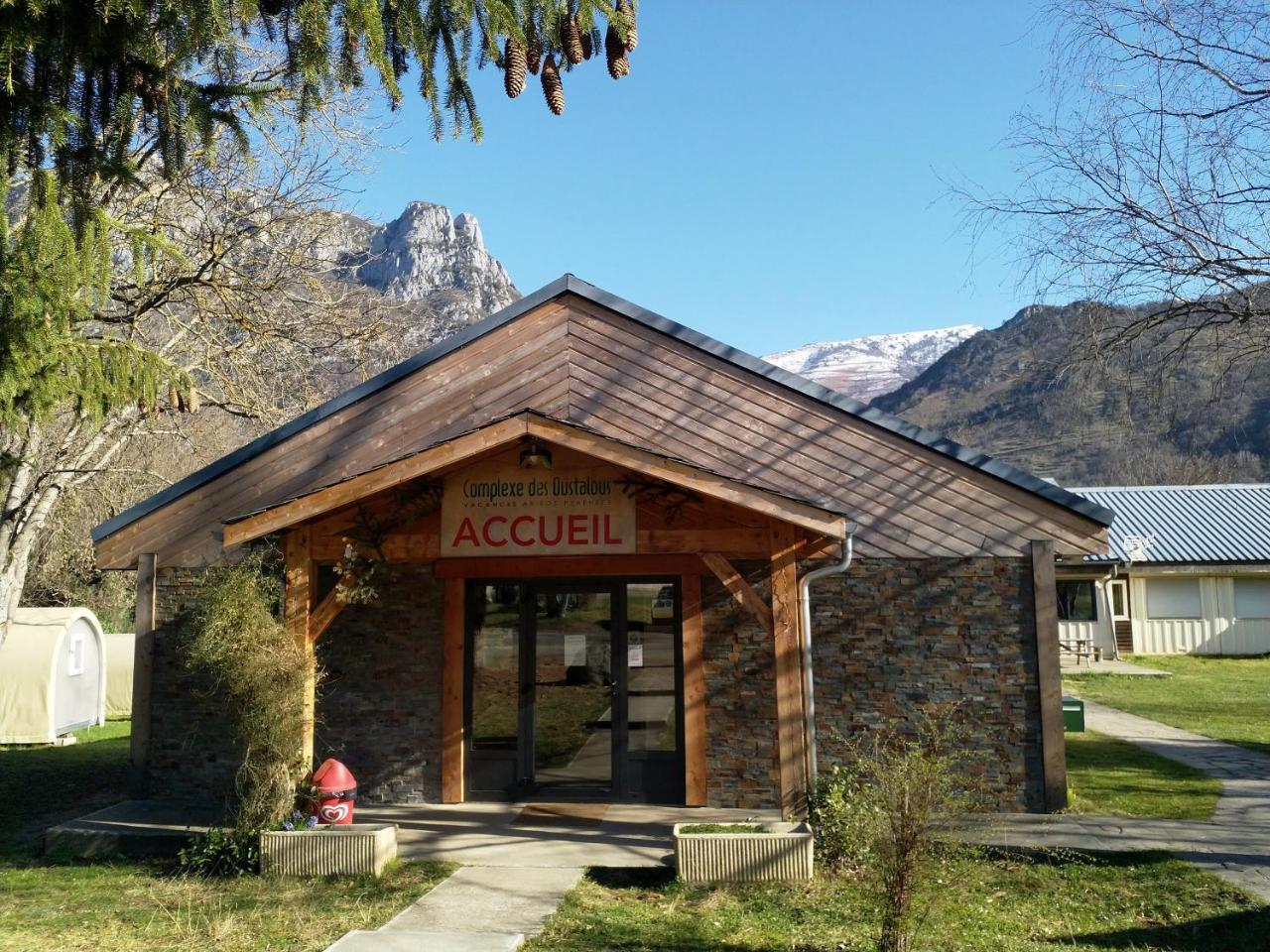 Complexe Des Oustalous Hotel Les Cabannes  Exterior photo
